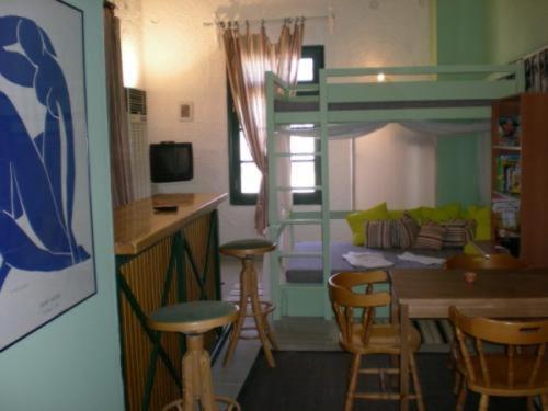 Adonis Guesthouse Batsi Habitación foto
